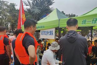 不雅动作被罚款3万里亚尔（约5.7万人民币）媒体：C罗20分钟就能赚回来？